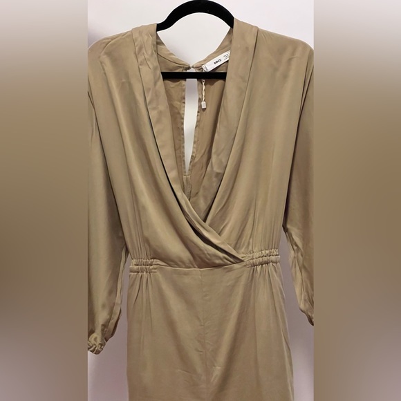 Beige short satin jumpsuit - Picture 3 of 4